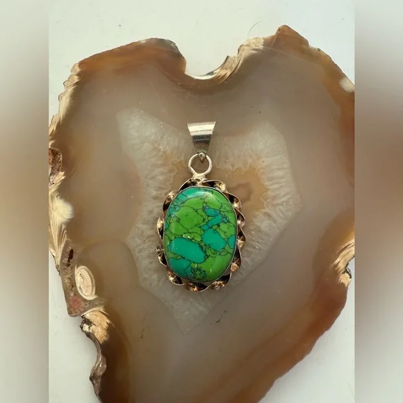 Vintage 925 Silver & green turquoise stone Pendant in 925 Guc 1.50" x 1" - Picture 2 of 7
